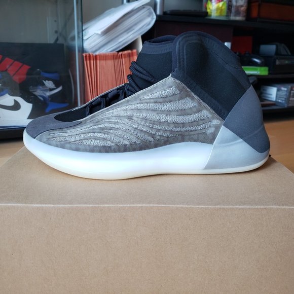 Yeezy QNTM Barium - Picture 1 of 6